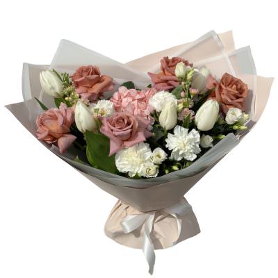 Красивый букет свежих цветов «Рассветная гармония»